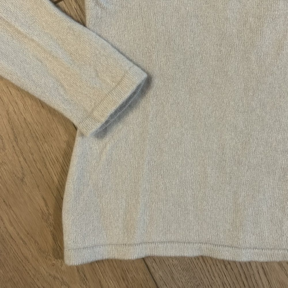 100% CASHMERE SWEATER FROM LAFAYETTE 148 PALE BLUE/LIGHT GRAY SIZE XS PETITE - Picture 3 of 5